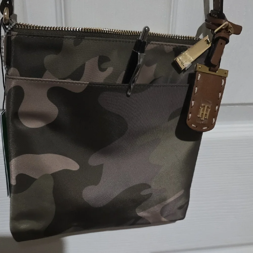 Tommy Hilfiger Camouflage Crossbody Bag‎